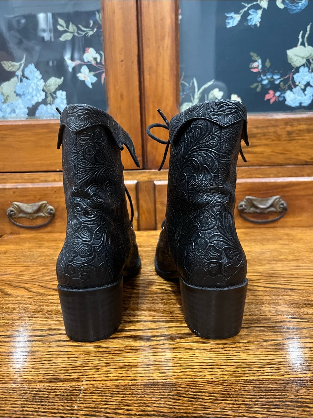 🖤 Dolls Kill Widow Embossed Batwing Ankle Boots — Women’s 7 Gothic Witchy Emo - Picture 4 of 8